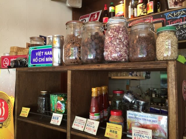 棚にベトナム食材を並べてみました 福岡のベトナム料理店 Ngon Ngon おいしい ブログ