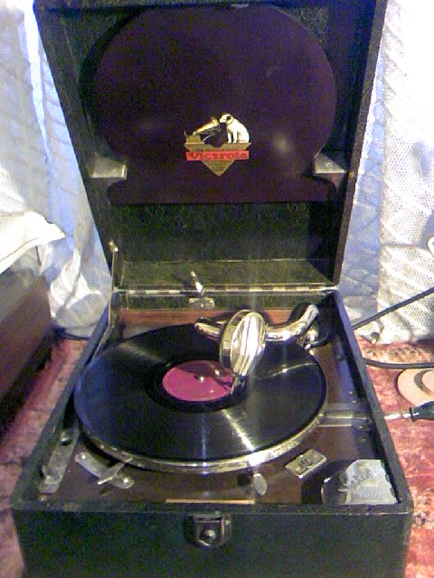 ☆ U.S.A. Victrola ポータブル蓄音機 動作品 ☆ | monsterdog.com.br