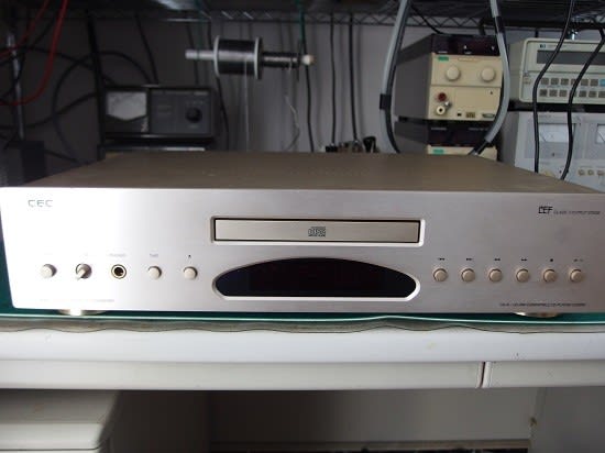 CEC CD3300 - ガラクタな部屋
