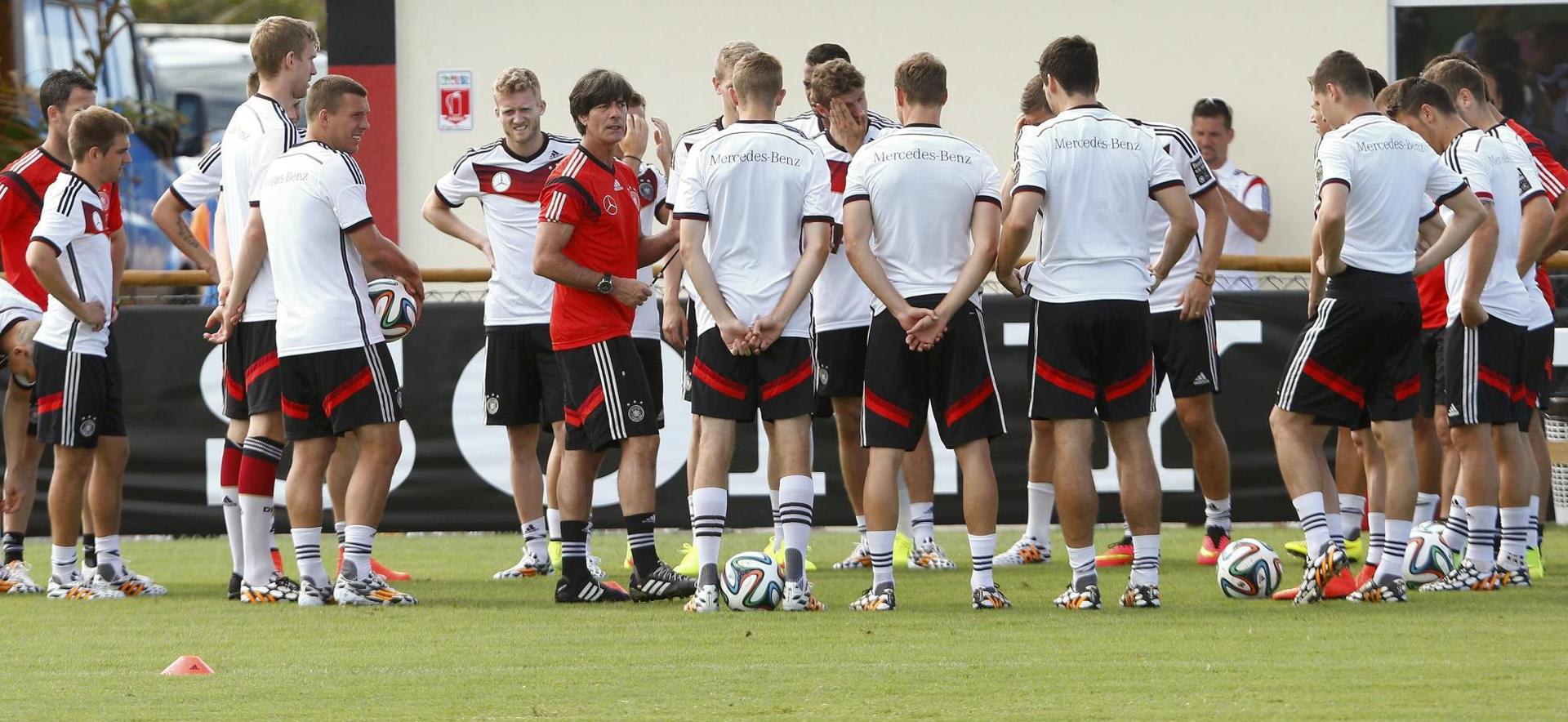 ドイツ代表 いよいよ初戦を前に最終調整 深夜に会場のあるサルバドールへ到着 ヨアヒム レー部 日本マンシャフ党 ドイツ代表 いよいよ初戦を前に最終調整 深夜に会場のあるサルバドールへ到着 ヨアヒム レー部 日本マンシャフ党