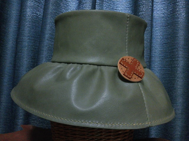 革の帽子2 完成 - オキノテヅルモヅル