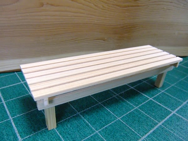 おうち時間を楽しもう 木製ミニチュアベンチの作り方 簡単 ミニチュア ドールハウス みにあーき