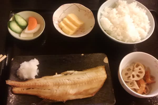 さすがお魚のプロ 寿司屋で食べる焼き魚定食とアラ汁の美味しさに脱帽です 北品川 居食屋レインボー