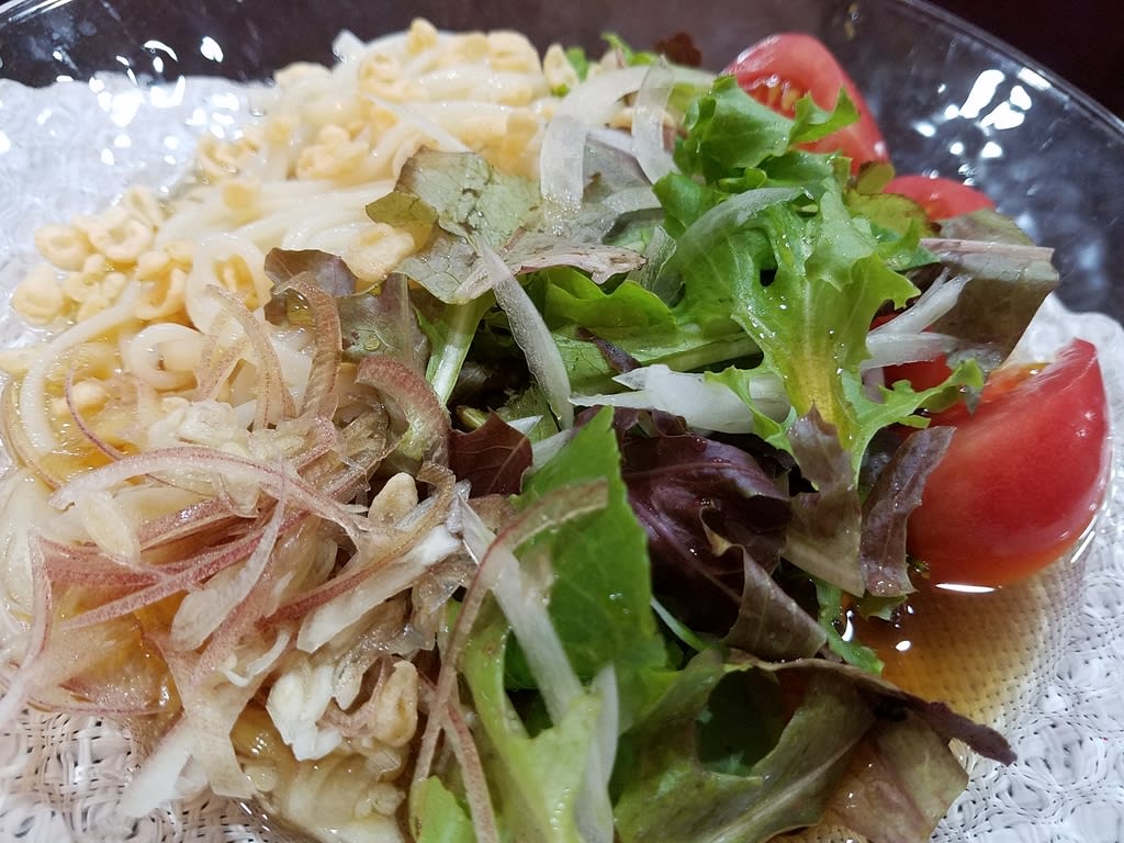 暑い日にはさっぱりうどん ワビイのプランター菜園でおうちごはん