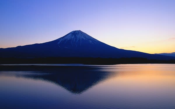 Windows7の壁紙の富士山は田貫湖からの撮影 道を探して