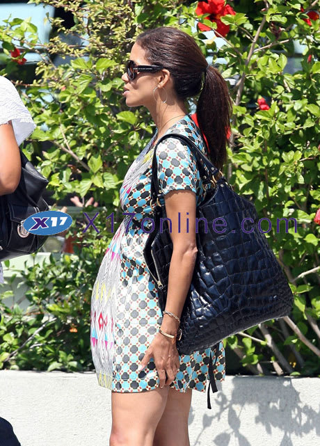 ハル ベリー 妊娠２ヶ月 マタニティ ワンピース姿 8 17 海外セレブ 噂話王