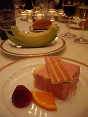 メロンとウエディングケーキ