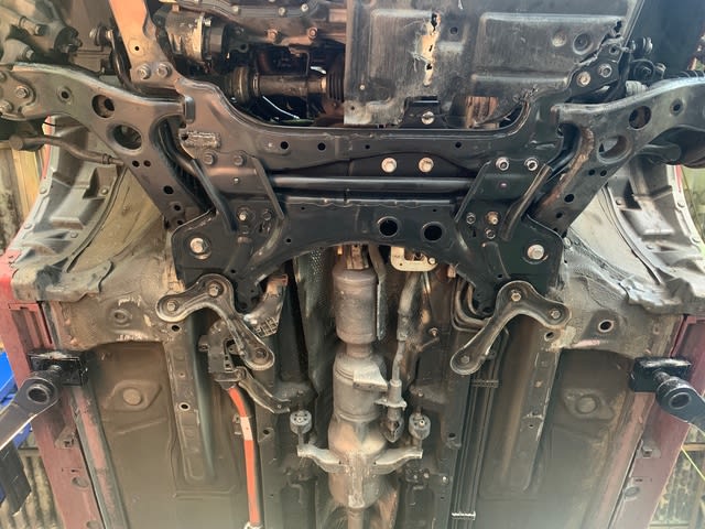 プリウス30 メンバー交換 - 輸入車整備・コーティング・ルーム