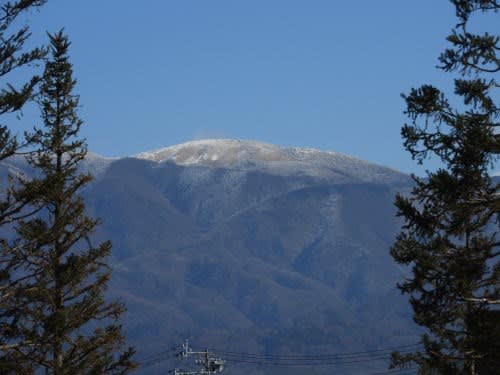 松本平広域公園緑地で見た鉢伏山