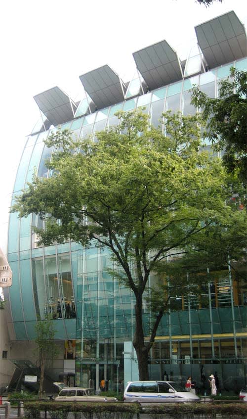 原宿にあるガラスの建物 東京 わたしの世界 東京の今を紹介 原宿にあるガラスの建物 東京 わたしの世界 東京の今を紹介