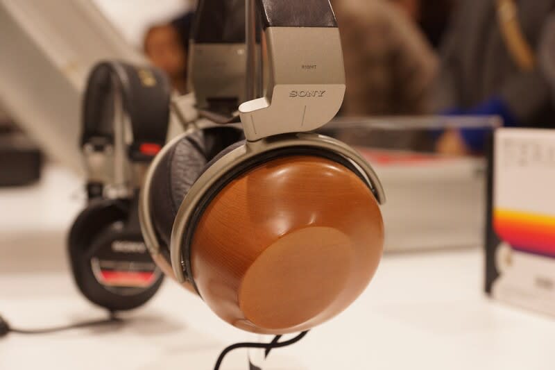 MDR-R10