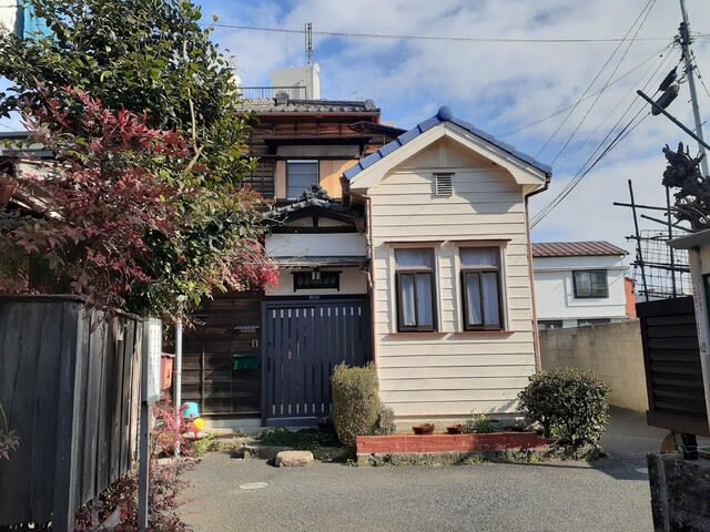 春待ちの谷中の路地 荒川三歩 春待ちの谷中の路地 荒川三歩