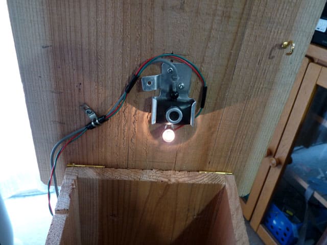 巣箱カメラの照明ランプを変えました デジスコ撮影実習日誌