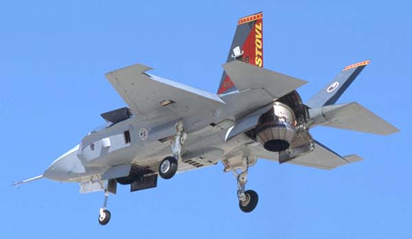 Ｆ３５、実戦配備不可能に　初期納入４機　防衛省性能満たさず