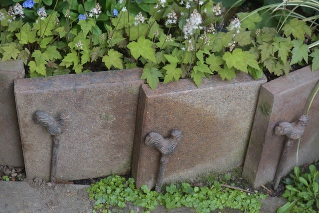 レイズベット 花壇の土留め を よりオシャレにより使いやすく 小さな庭の小さな幸せ チャッピーのバラ庭より