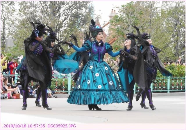 ダンサー 〈カラスのコスチューム スプーキー“Boo!”パレード２０１９ 