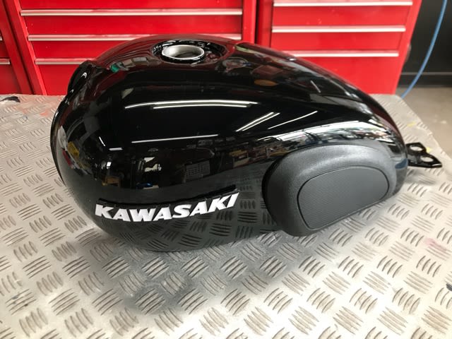 Kawasaki W650 純正タンク