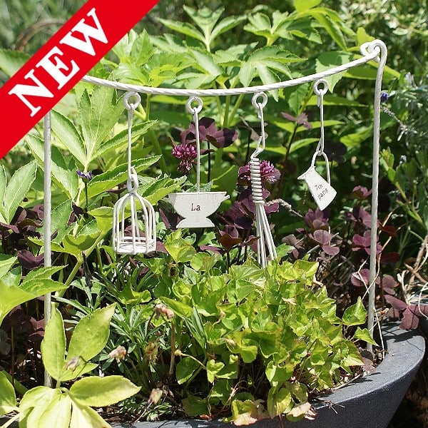ガーデンピックで鉢植えを可愛くデコレーション 庭雑貨ドットコム の 素敵な雑貨たち