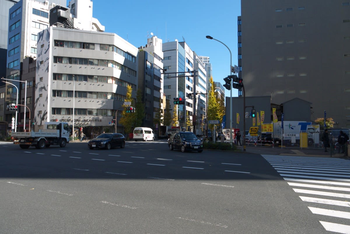 １２月の新富町 八丁堀駅前交差点から鍛冶橋通り 桜橋交差点前へ ｐａｒｔ１ 緑には 東京しかない