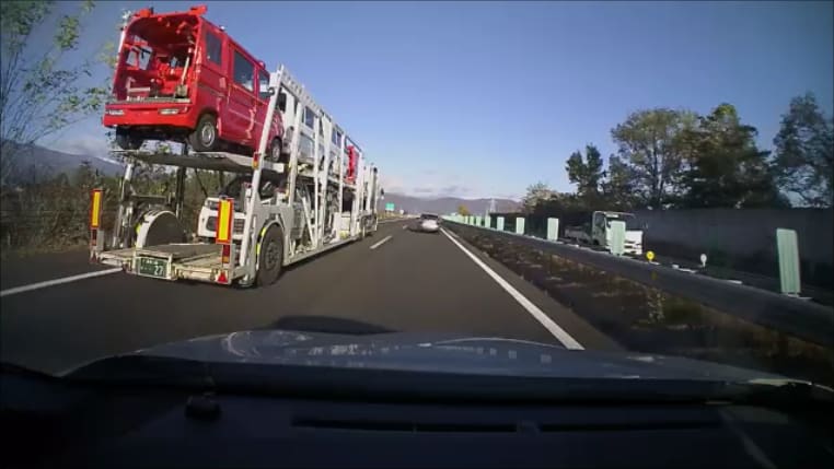 一千万円以上がむき出しで80km ｈで走る 高速道路陸送 車はボクのオモチャ箱 C Hrlovers