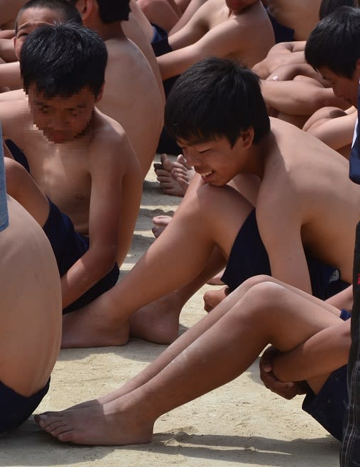 中学 組体操 裸 