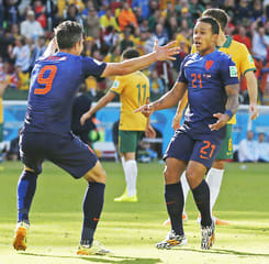 ブラジルw杯 オランダ２連勝で決勝トーナメント１番乗り 前回王者 スペインは敗退決定 日刊魔胃蹴