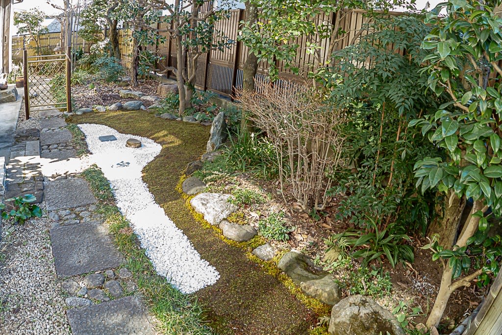 我が家の広い方の庭の写真