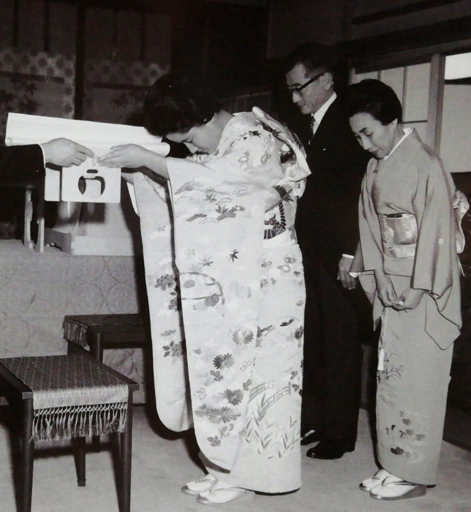 華子妃殿下の装いに間違いは有りません ましてお美しいお着物ならなおのこと シロガネの草子 華子妃殿下の装いに間違いは有りません ましてお美しいお着物ならなおのこと シロガネの草子