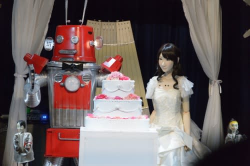 ロボットも結婚する時代 世界初のロボット結婚式 ロボ婚 に行ってみた 今週末は何を観よう