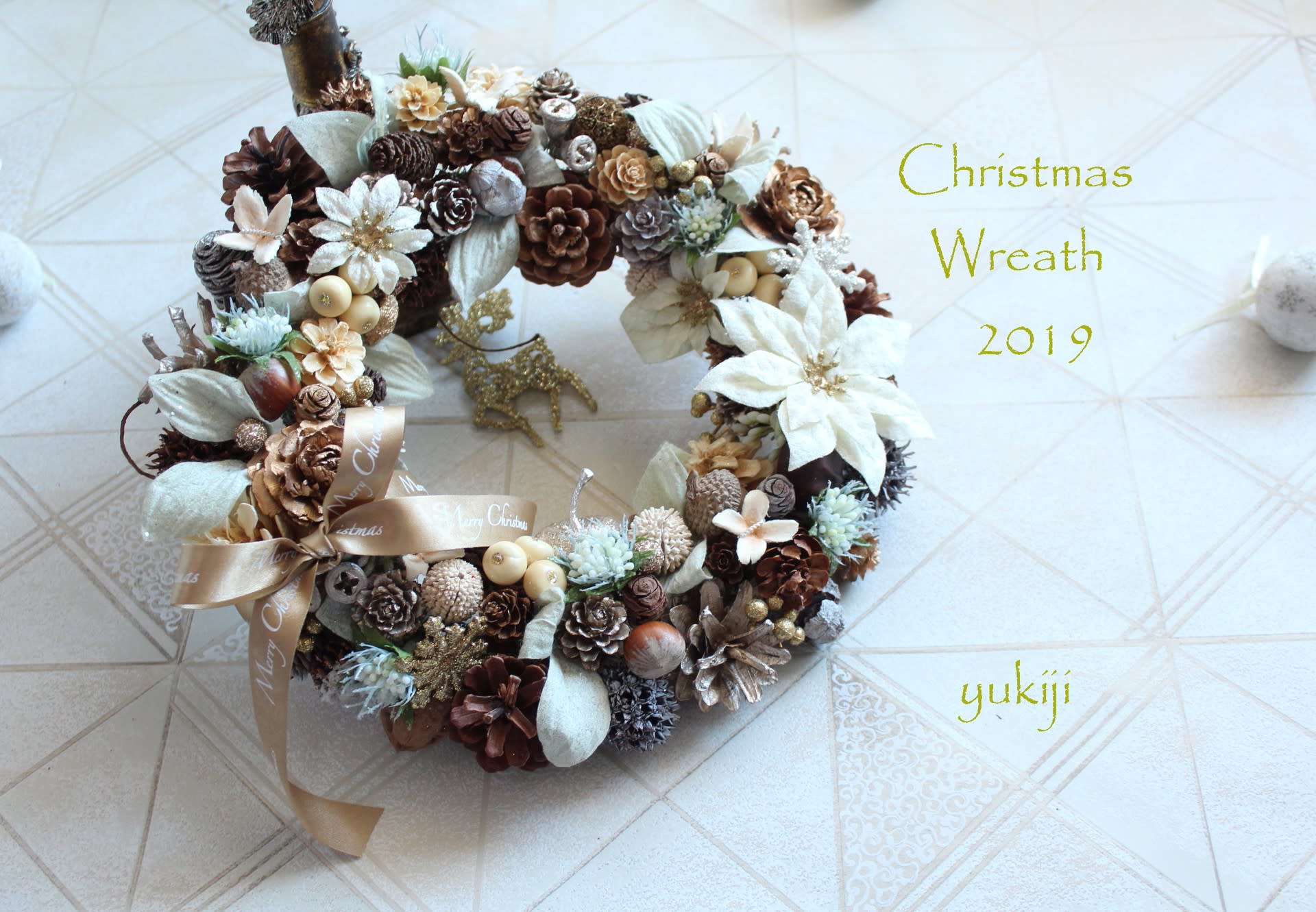 クリスマスリース 白と赤×ゴールド - yukinko-aarre 宝物