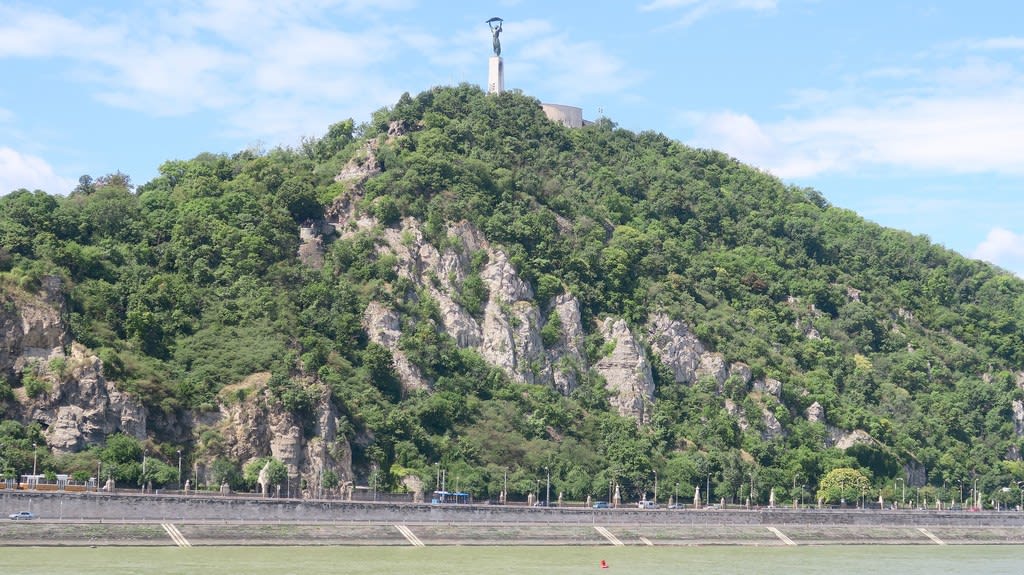 17中欧の旅 ハンガリー ブダペスト紀行 ゲッレールトの丘 自由の像 比企の丘