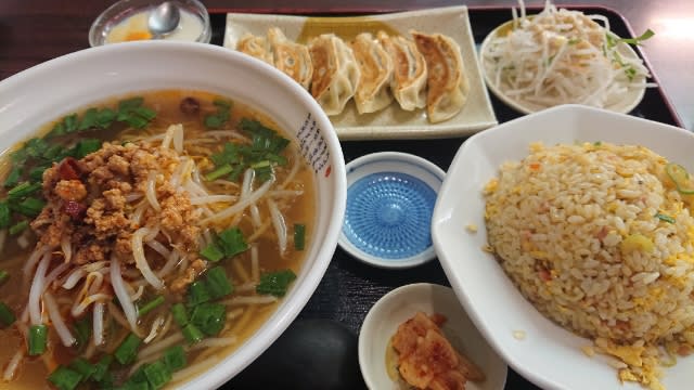 台湾料理 弘祥「焼き餃子定食」 - 何気ない日常の幸せ