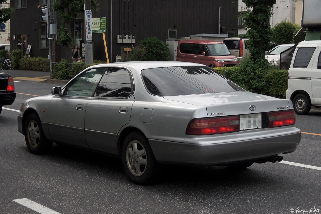 Toyota Windom   V6、FF、3ナンバーサイズで登場した初代のトヨタ