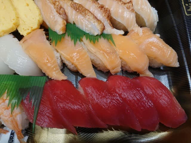 くら寿司のお持ち帰りセット ～大サービスセット ５０貫 ２０００円 