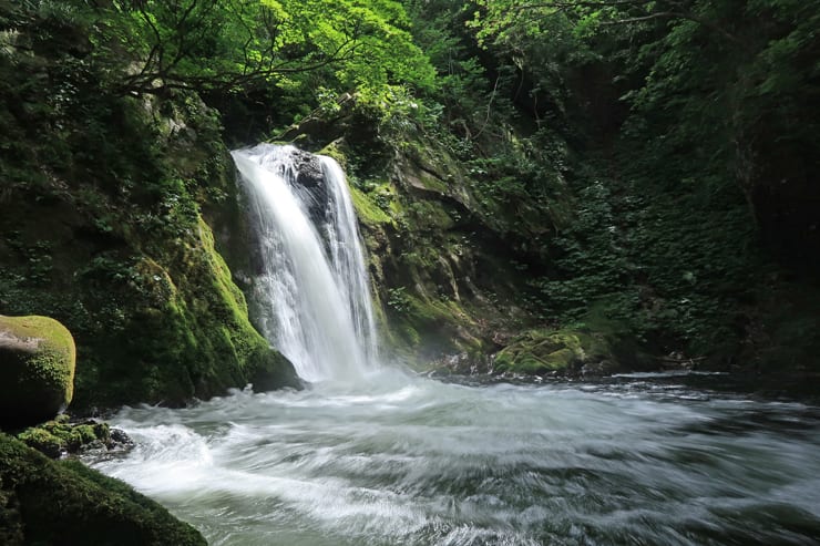 魚止の滝 新潟県阿賀野市 滝と渓谷