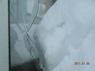 喜多方発 アッ 割れた 雪で窓ガラスが割れる 得さんのページ