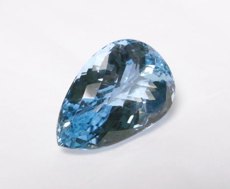 アクアマリン18．45ctサンタマリア・アフリカーナ の魅力的な宝石世界 元町宝石店長 - 僅かな三日月の光でも輝く価値ある美しい希少宝石のご