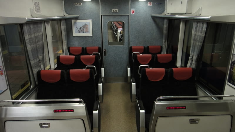 京阪8000系ダブルデッカー車 京阪8000系セミクロスシート化前車内