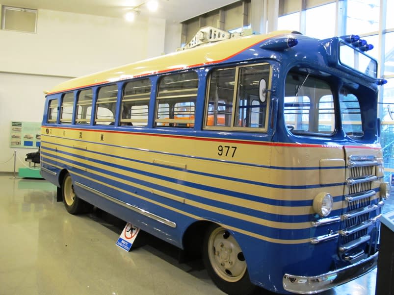 キャブオーバーバス T5型 1951年式 日産 観光列車から 日々利用の乗り物まで