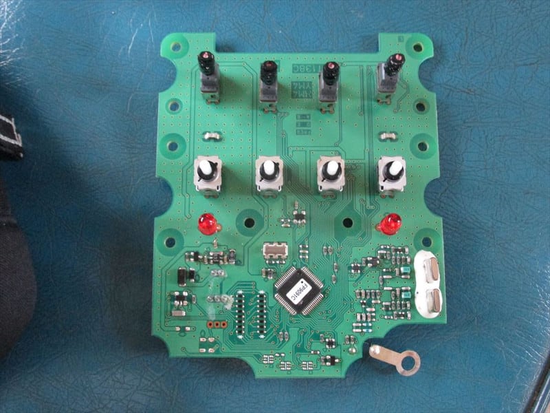 TADANO RCS-MM4 送信機電源LED点かず - トラブルシューター