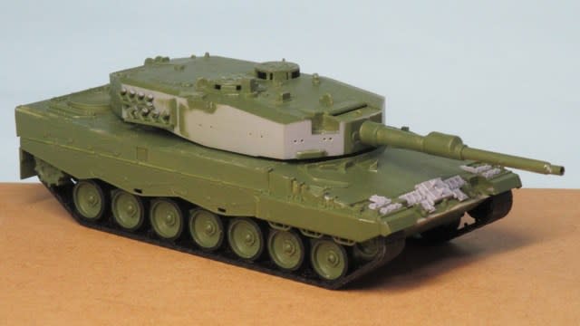 Leopard 2A4 - 山積み プラモＢＯＸ