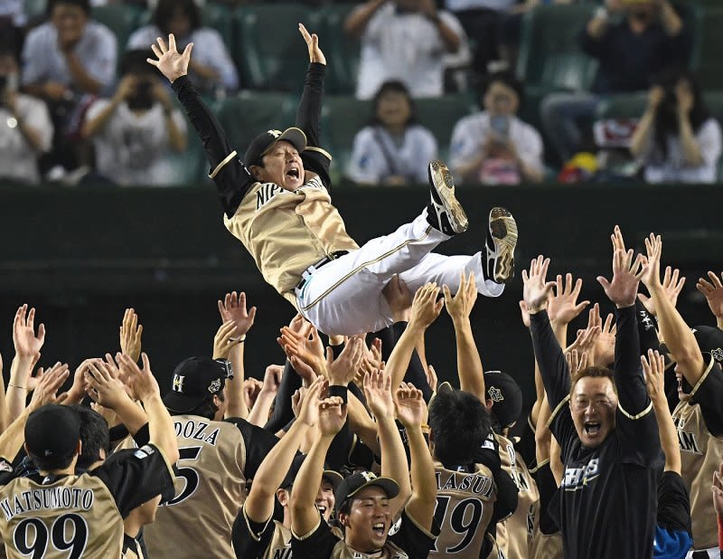第5戦でサヨナラ満塁本塁打を放った西川遥輝選手が2点三塁打