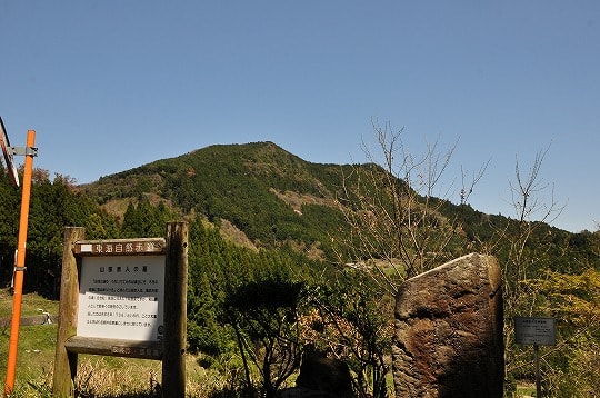 山部赤人の歌碑