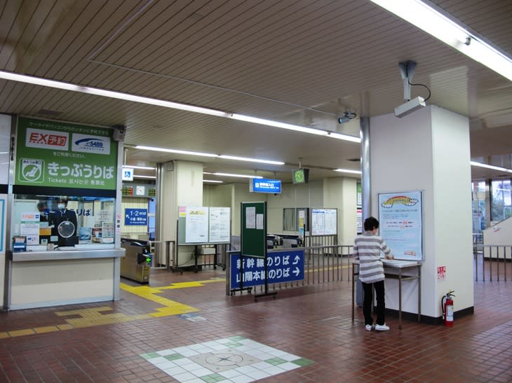 新下関駅ホーム 観光列車から 日々利用の乗り物まで