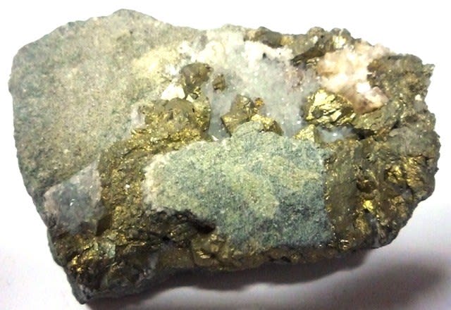 紀州鉱山産・黄銅鉱（結晶）