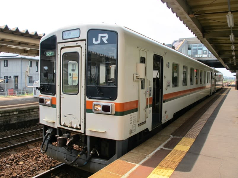 JR東日本キハE120形気動車
