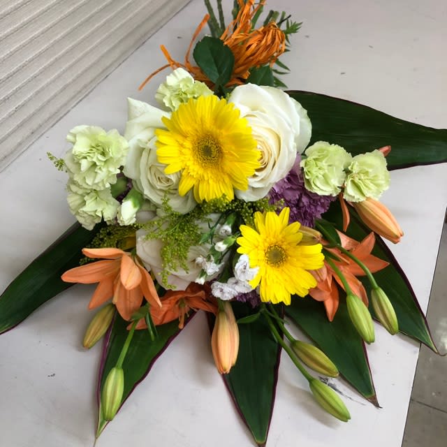 ドラセナを使って素敵な花束 Sefa フラワーアレンジメントスクール セファのブログへようこそ