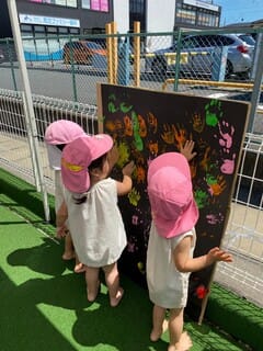 フィンガーペイントで花火 埼玉県越谷市にある保育園 西方保育室 ポコ ア ポコ
