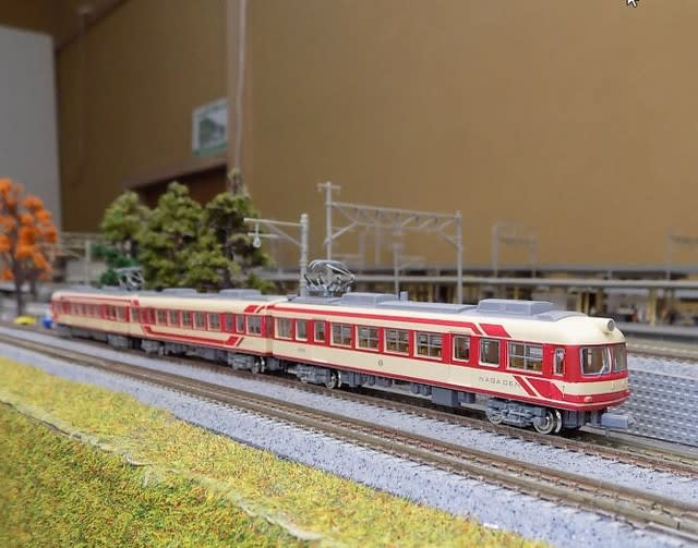 TOMYTECの鉄道ｺﾚｸｼｮﾝ 長野電鉄２０００系（冷房車A編成・新塗装 