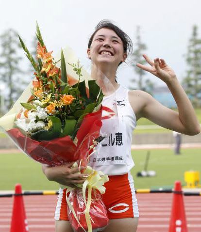ヘンプヒル恵選手 七種競技 日本女王に 夢と希望と笑いと涙の英語塾